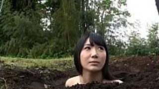 หนังxญี่ปุ่นซาดิต2020 จับสาวญี่ปุ่นมาฝังดินแล้วเยี่ยวใส่ แล้วให้อมควย สงสัยเก็บกดมากเลยมาเย็ดหีสาวในป่า