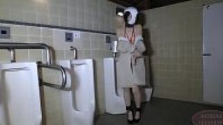 หนังโป๊โรคจิตญี่ปุ่น Javfe สาวน้อยน่ารักชอบไปห้องน้ำผู้ชายเลียโถ่เยี่ยว แล้วเอาควยปลอมไปแทงหีแก้เงี่ยน